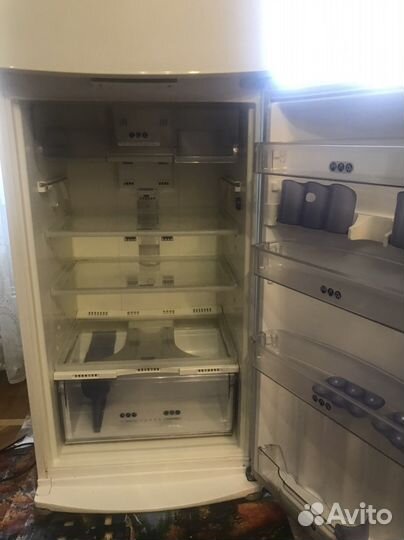 Продается холодильник Whirlpool б/у