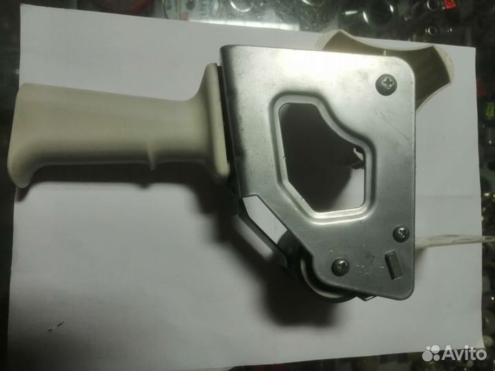 Диспенсер для скотча