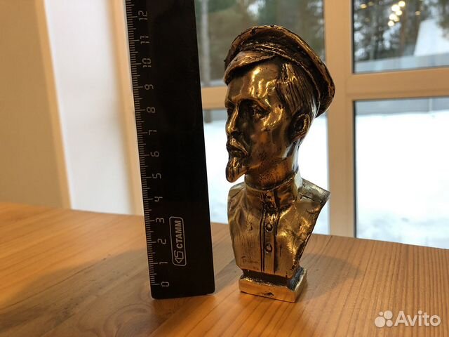 Бюст Феликс Дзержинский в кепке