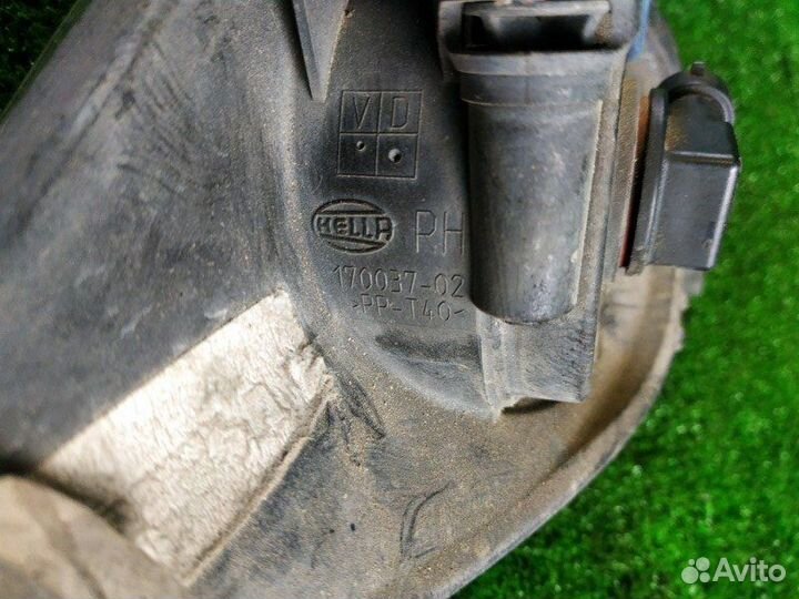 Фара противотуманная правая Bmw E90