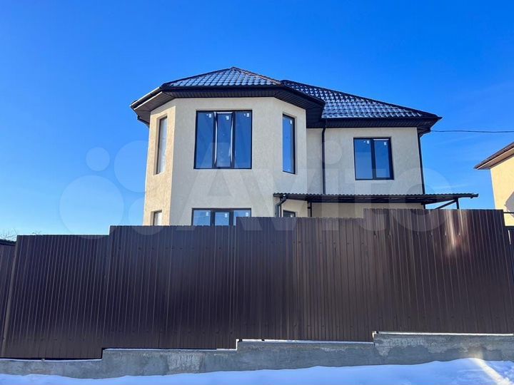 Дом 175 м² на участке 6 сот.