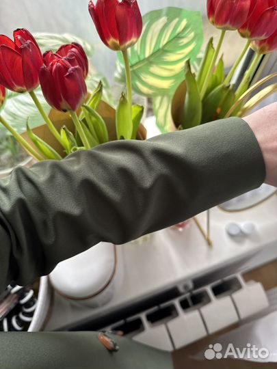 Костюм брючный зеленый двойка 42