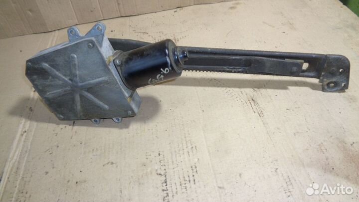 Механизм подъема двери багажника Nissan Armada