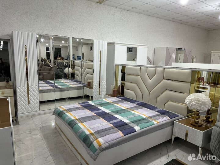 Спальный гарнитур