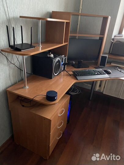 Компьютерный стол угловой