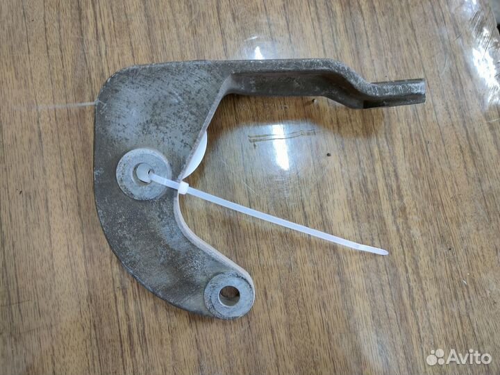 Кронштейн раздатки Renault Duster