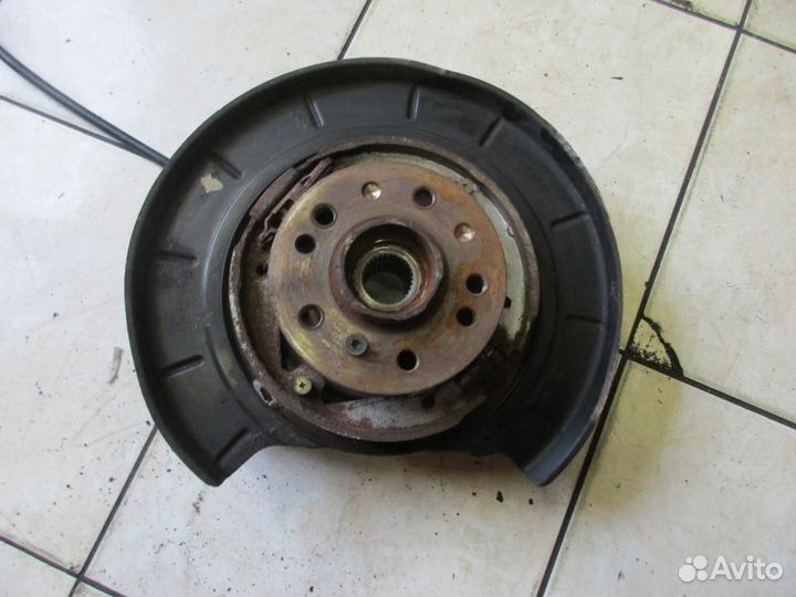 Кулак подвески задний левый w251 R-class 272.96