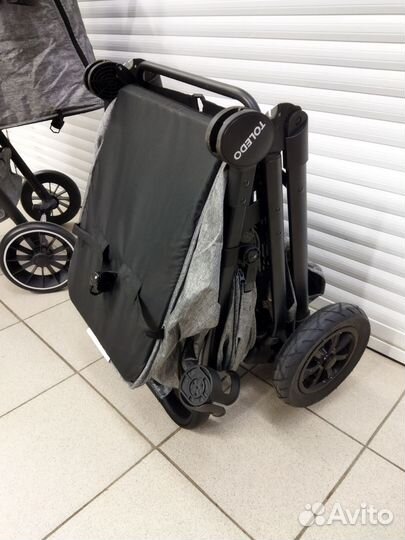 Новая коляска на надувных колесах