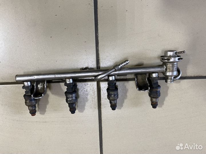 Топливная форсунка рампа Audi A4 B5 1.8 ADR