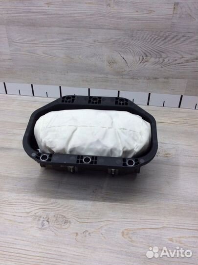 Подушка безопасности пассажирская (в торпедо)