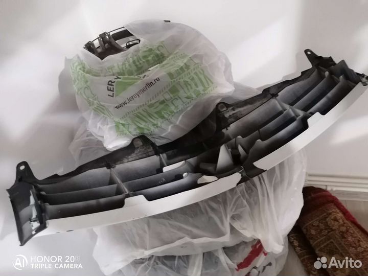 Решетка радиатора Toyota ist