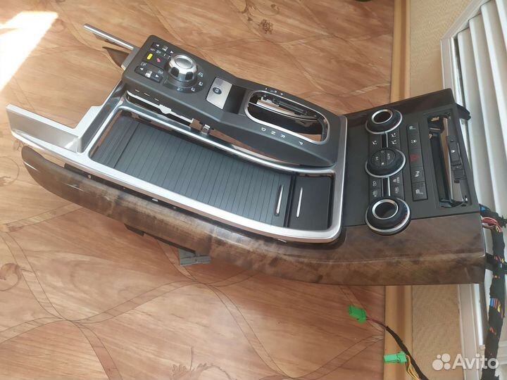 Центральная консоль с холодильником