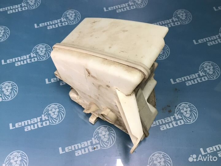 Бачок омывателя лобового стекла Toyota Corolla e15