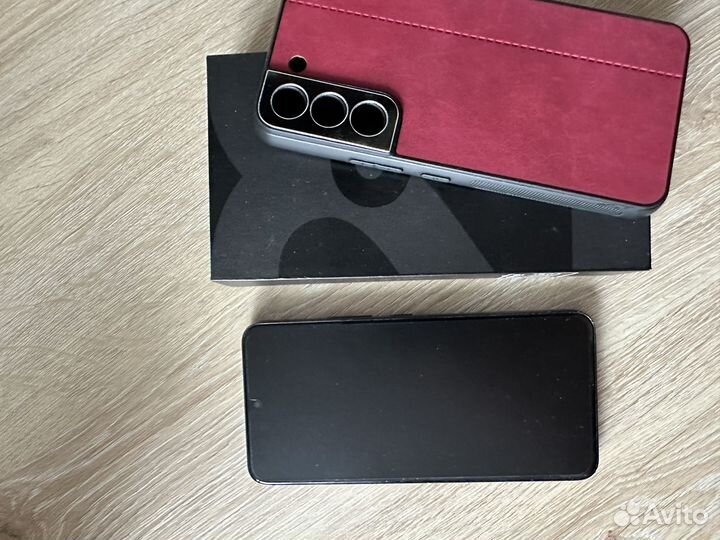 Samsung Galaxy S22, 8/256 ГБ