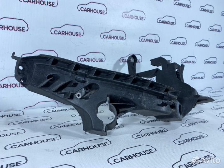 Кронштейн фары правый Audi A5