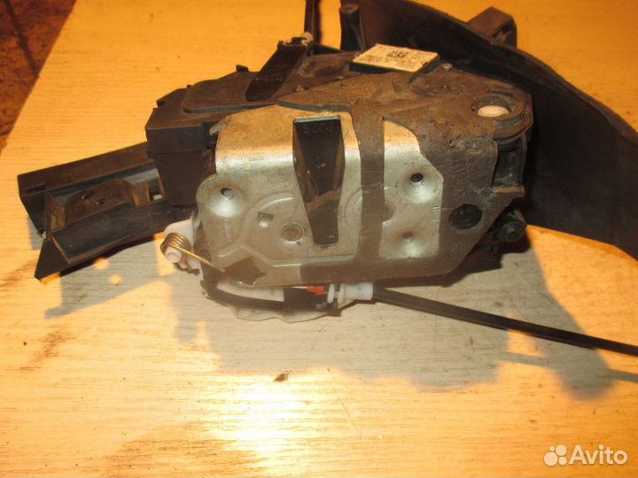 Замок двери задней правой (Ford Focus)