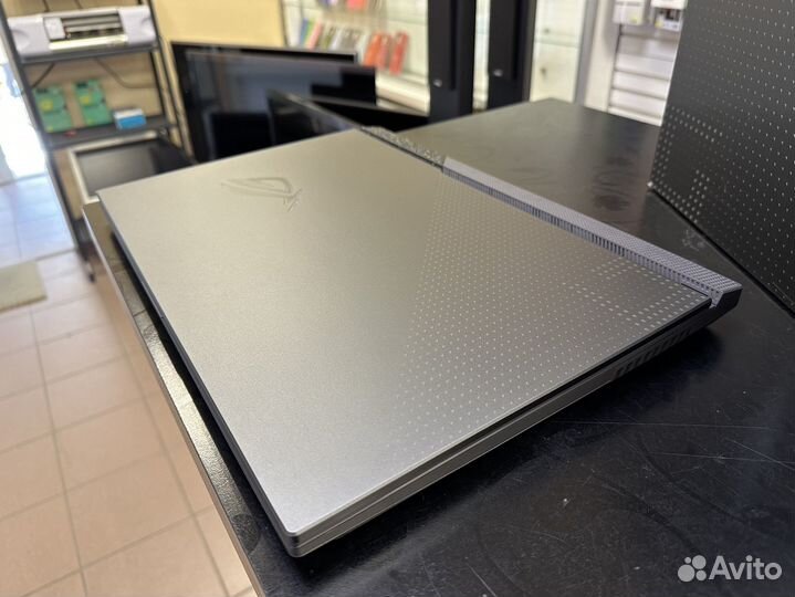 ROG Strix G713RW Ryzen 9/16gb DDR5/RTX3070Ti/ 1TB