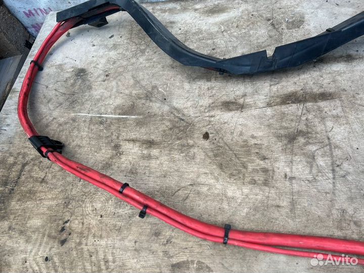 Плюсовой провод аккумулятора Bmw X1 E84 N20B20