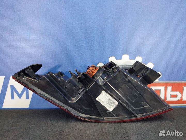 Фонарь правый внешний Kia Carnival