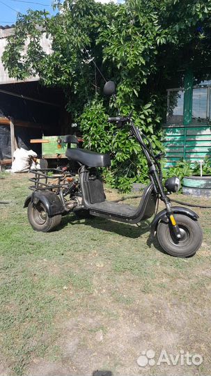 Продаю электроскутер трицикл
