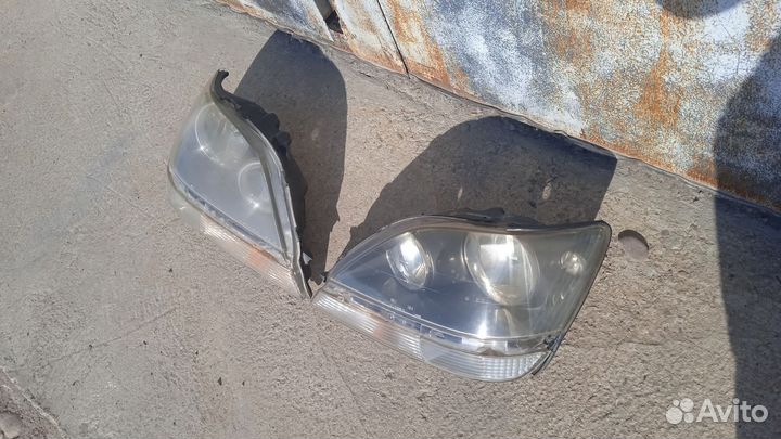 Продам фары для Toyota Harrier