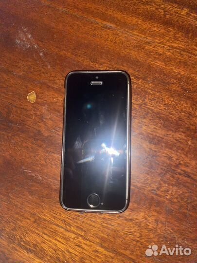 Телефон iPhone SE