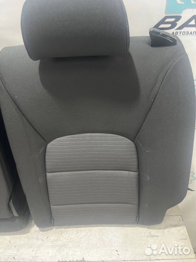 Задний диван с подлокотником Kia Cerato 3