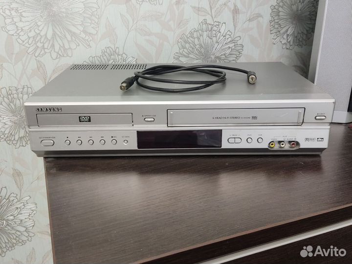 Видеомагнитофон Samsung sv-dvd40