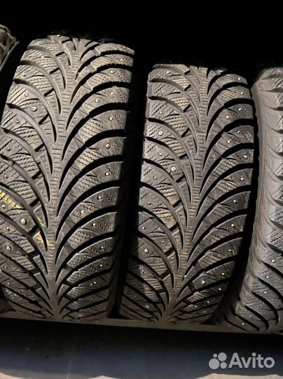 Sava Eskimo Stud 215/65 R16