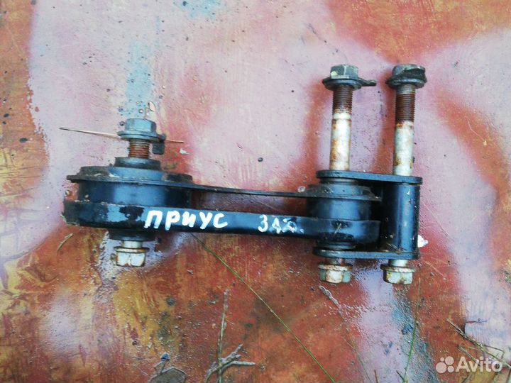 Подушка двигателя АКПП Тойота Приус NHW20