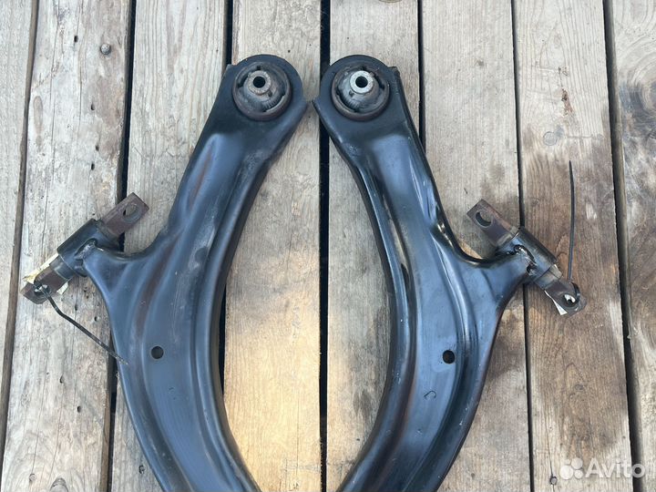 Рычаг передний левый/правый Nissan X-Trail T31