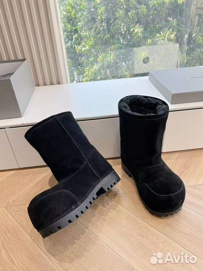 Лунаходы Balenciaga women's Alaska Fur Boot