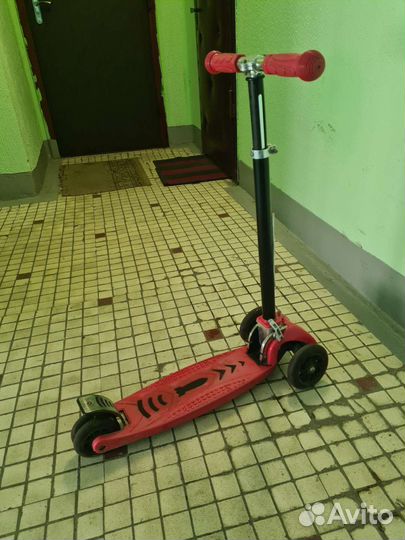 Самокат детский трехколесный ferrari