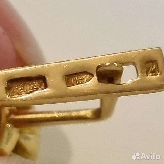 Золотые серьги с бриллиантами
