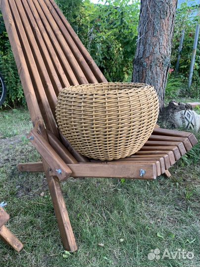 Кашпо садовое, плетенное из ротанга, в наличии