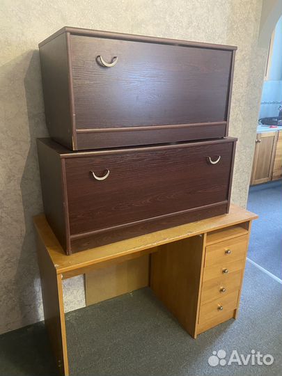 Тумбы и стол