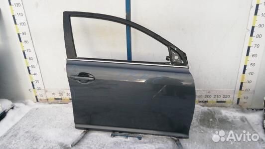 Дверь передняя правая toyota avensis T25 (6BR08E20