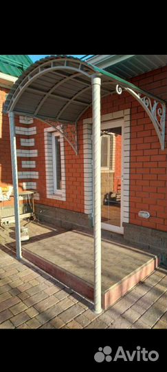 Козырёк над дверью