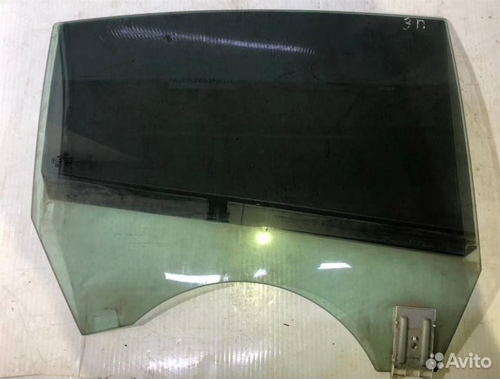 Стекло двери задней правой,левой VW-Фольксваген P