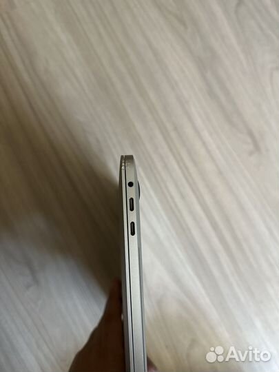 Apple MacBook pro 13 2018 i5/8/256 3,1 GHz тачбар
