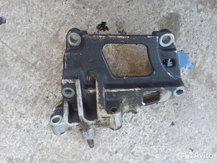 Кронштейн двигателя правый двигатель QR20DE