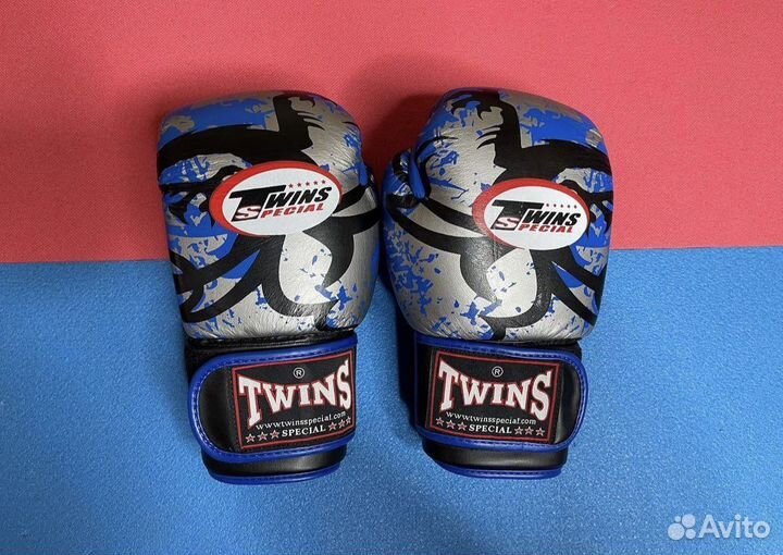 Боксерские перчатки кожаные Twins