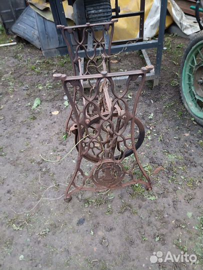 Станина от швейной машинки Singer,и другие