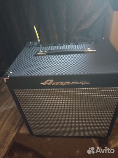 Басовый комбоусилитель Ampeg rb108