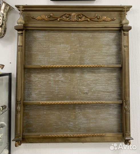 Большой красивый иконостас, дерево