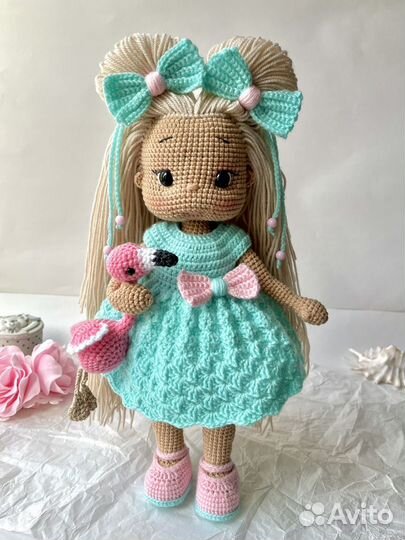 Вязаная кукла ручной работы
