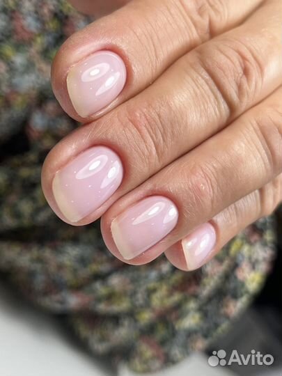 Модель на маникюр