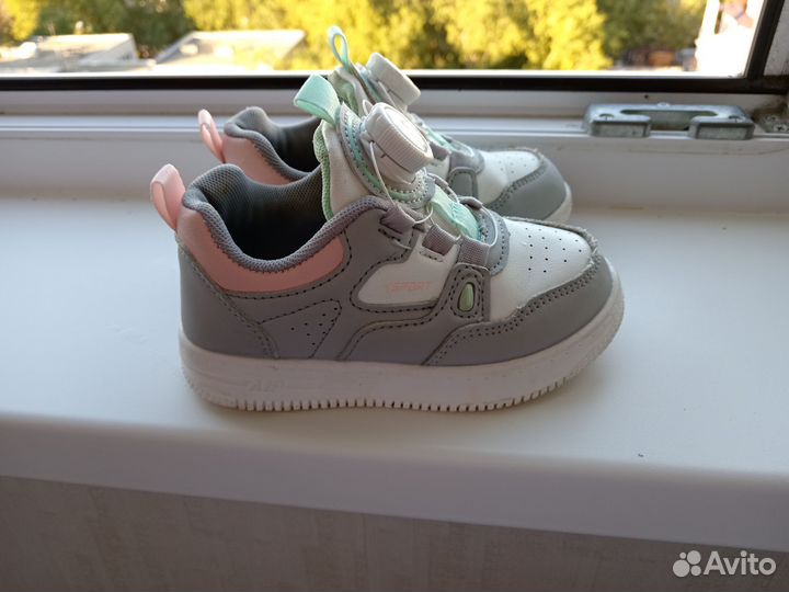 Кроссовки для девочки