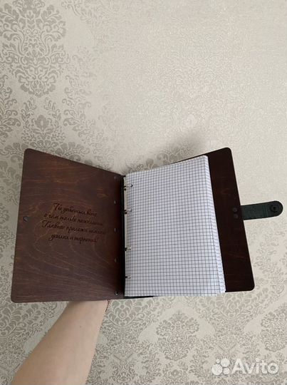 Ежедневник из дерева и кожи