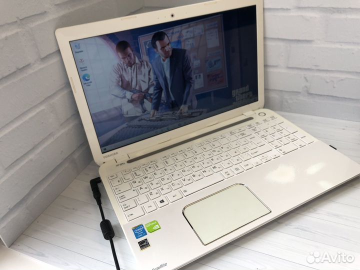 Игровой ноутбук Toshiba 2 видеокарты/i7/10gb